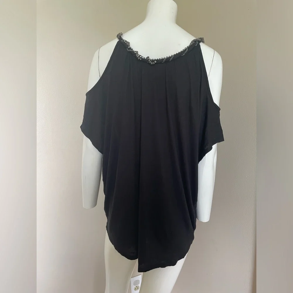 Rock & Republic Cold Shoulder Black Top with embedded necklace Size Small